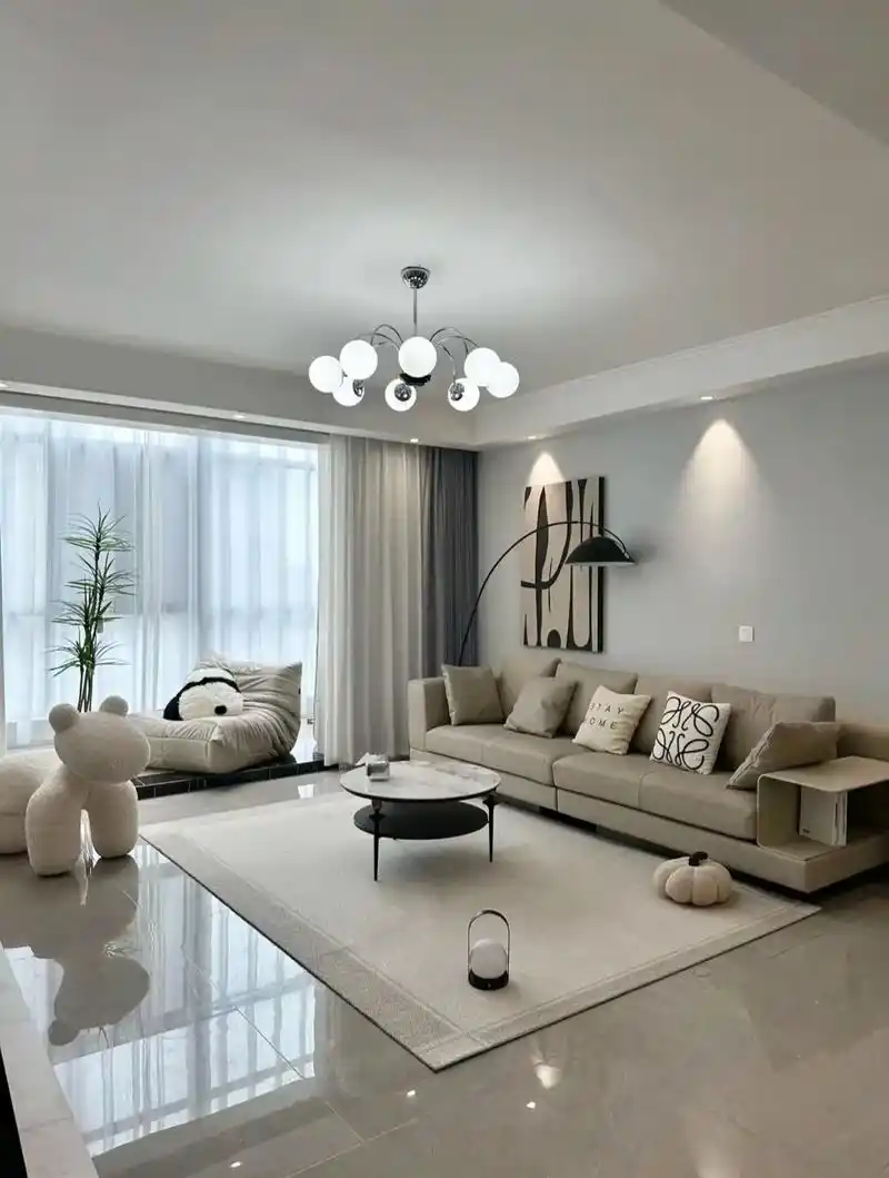 首先,从装修风格上来说,选择现代极简的装修风格.比照那 - 抖音