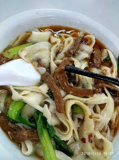 刀削面有点咸,但是总归不是天天食堂米饭了.