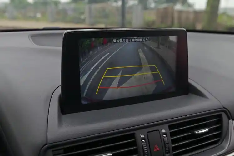 聊回咱这台cx-4,虽然配置上说不上丰富,但倒车影像,蓝牙音乐,autohold