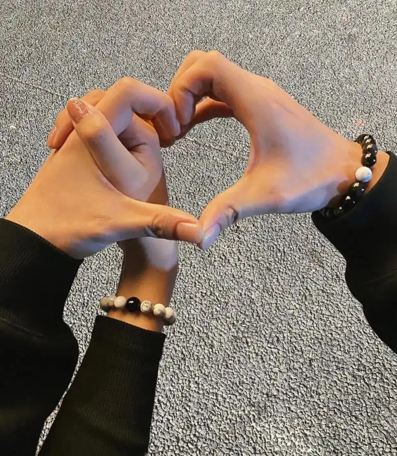 情侣牵手照.和喜欢的人在一起一定要拍好看的照片啦!赶紧get - 抖音