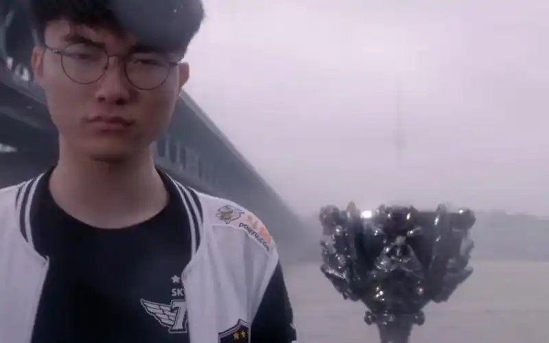 角逐四冠的男人 faker