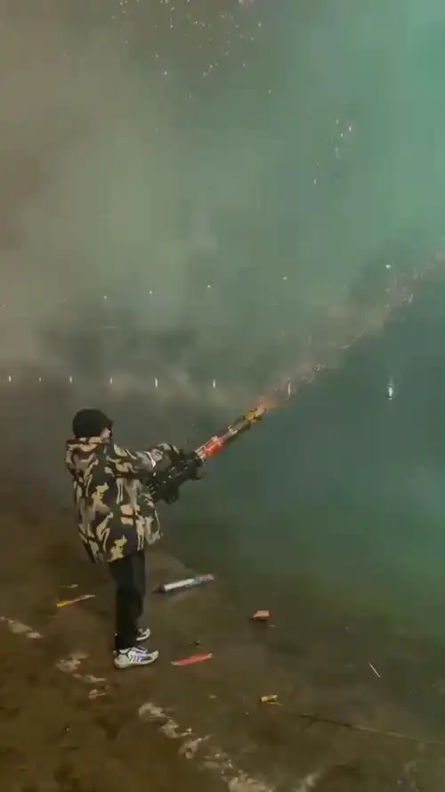 冒蓝火的加特林