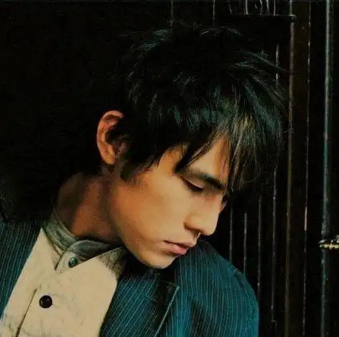 25岁以前的周杰伦是什么样子的