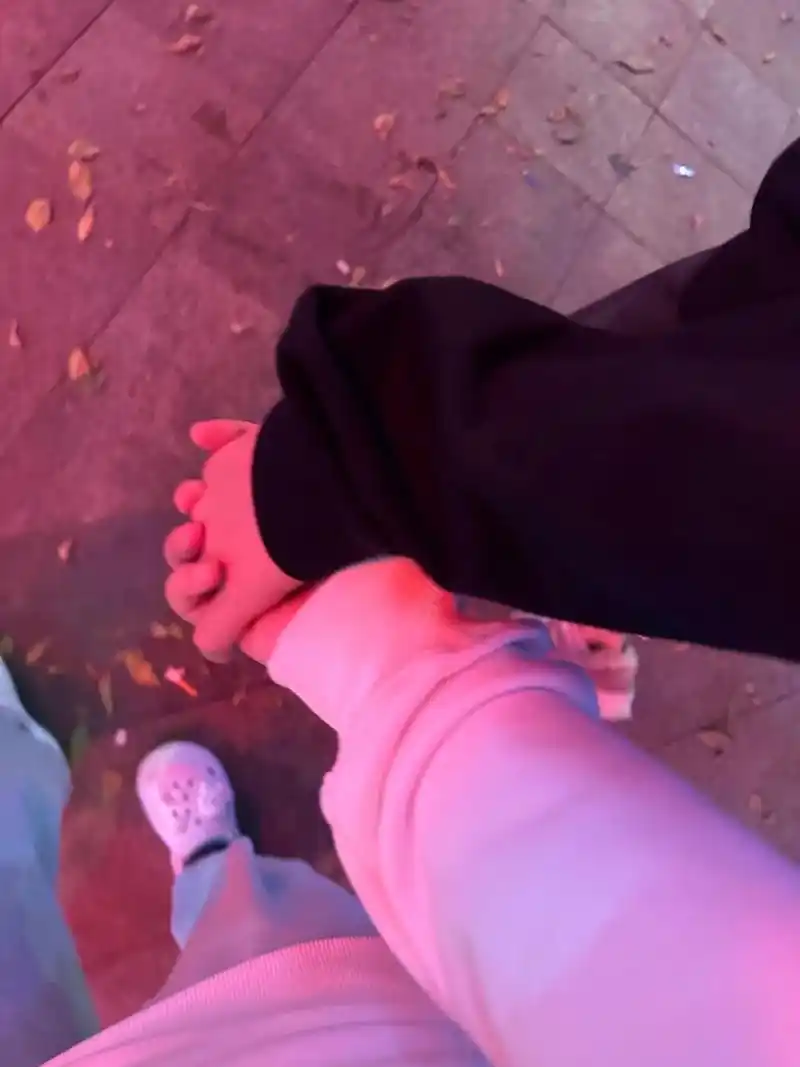 和男朋友的牵手照也要永远记录(第二期)@肉肉的大哥 #情感共 - 抖音