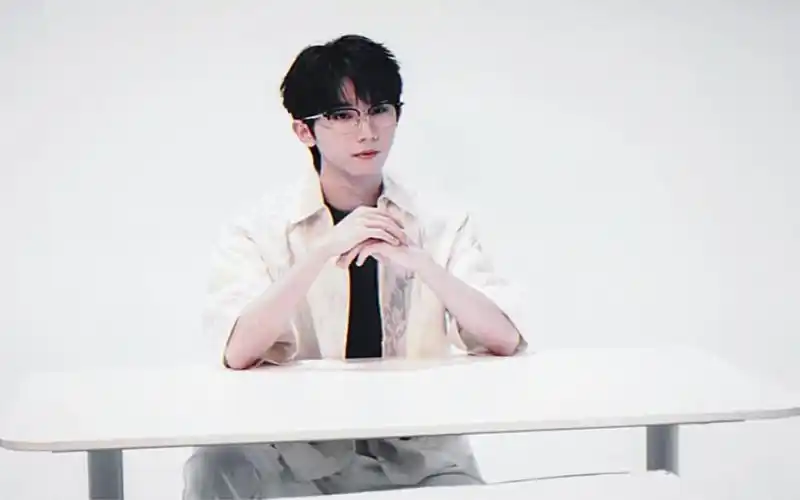 我得了一种看马嘉祺戴眼镜就会腿软的病