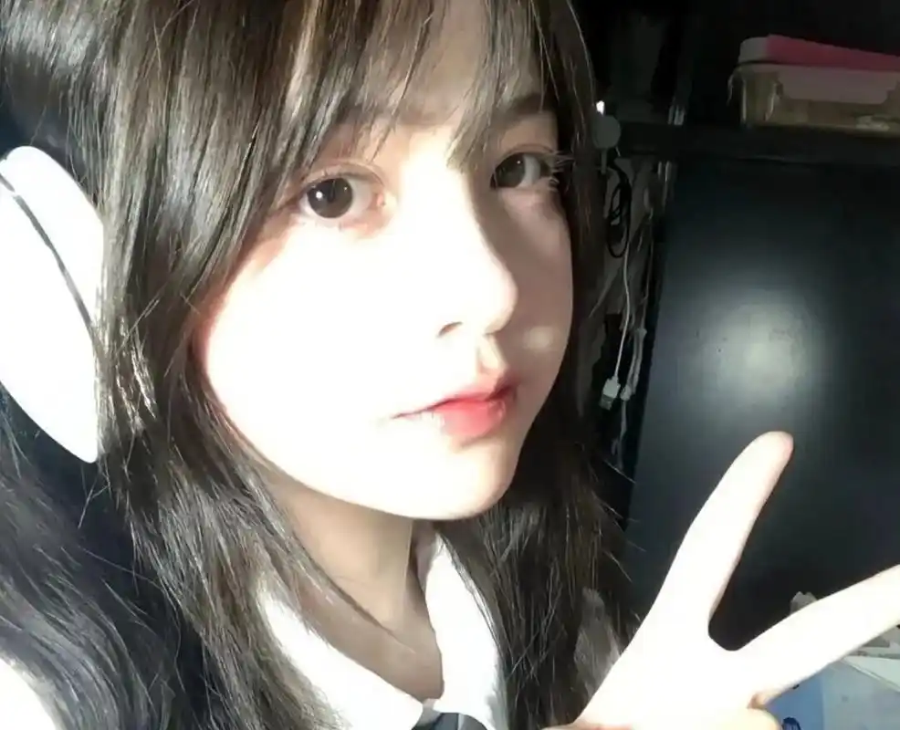 女生头像17～18岁的女孩子