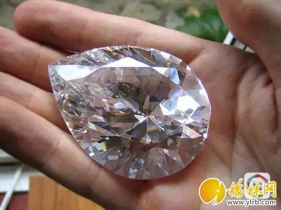 像网球那样大世界第二大钻石原石流拍组图