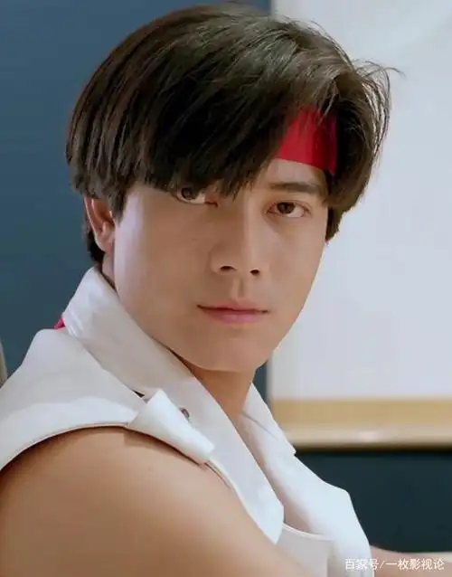 郭富城片头和片尾打了会酱油,但是帅啊,这造型和眼神,妥妥的巅峰时期