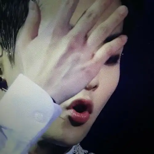 不想说拜拜我要亲亲我的手!37333333~吹口哨?