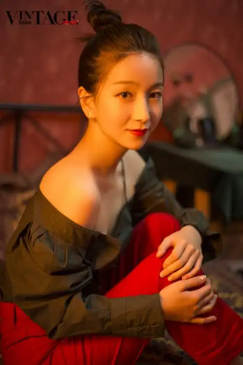 p data-id="gncn40whdj">卢佳,出生于湖南省,中国内地影视女演员