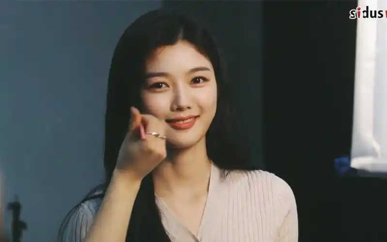 金裕贞sidushq更新便利店新星海报拍摄花絮