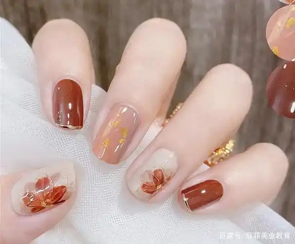 红色系流行美甲款式,2021的小姐姐都说最后一款好看