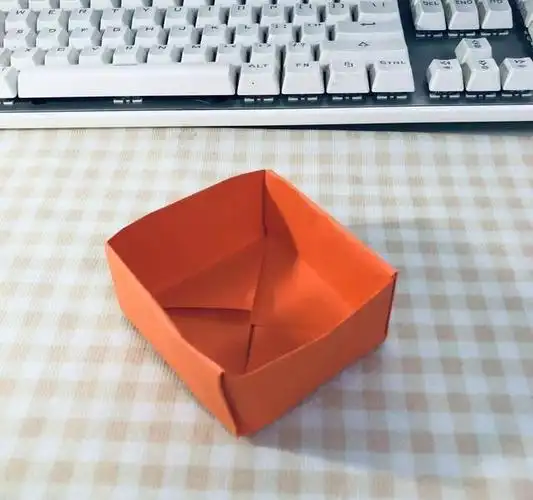 正方形垃圾盒的折法(折纸教程之纸盒折法步骤) - 三江带