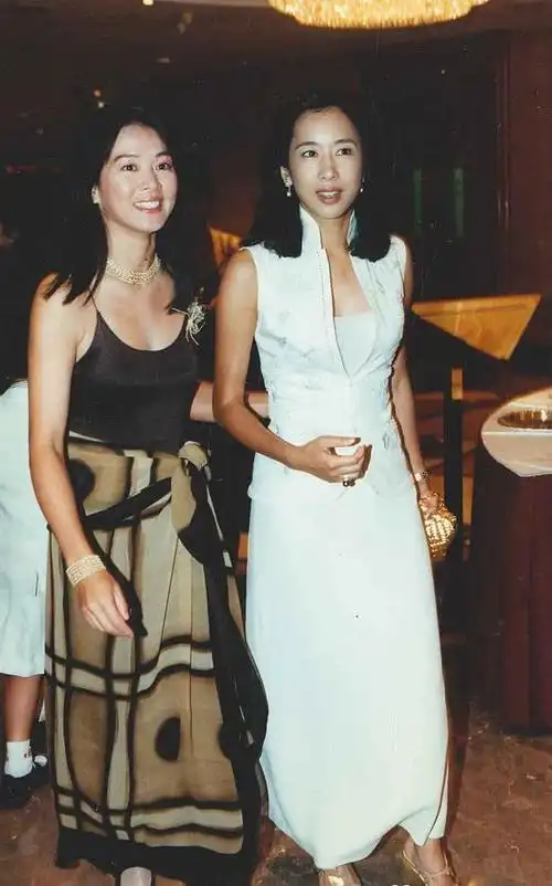 看了朱玲玲年轻时的照片,终于明白霍启刚罗康瑞两富豪会那么爱她