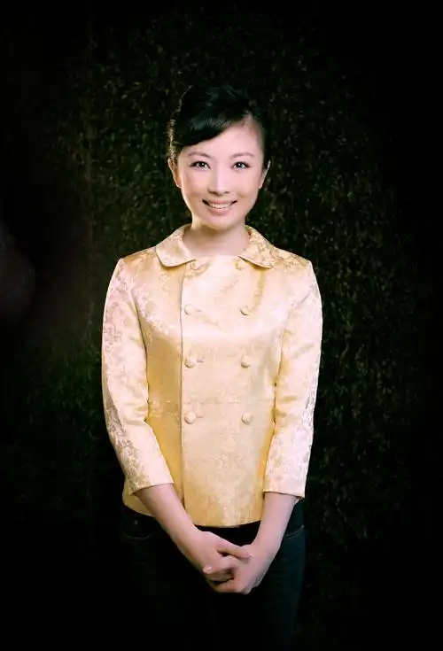 《生活在线》主持人徐雪《今日》主持人米雪