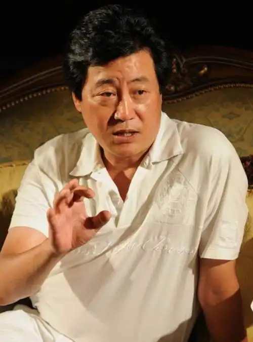 导演赵宝刚娶初恋妻子相约丁克16年愁坏了母亲48岁意外得子