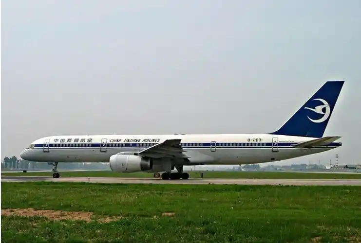 中国新疆航空公司b-2831号boeing 757-200型客机.
