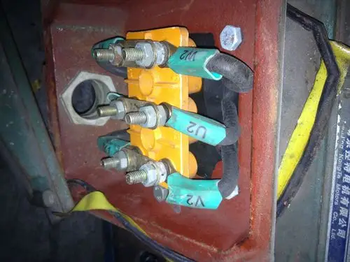 星三角从左到右和电机上的u,v,w12怎么接,用多大的铜线