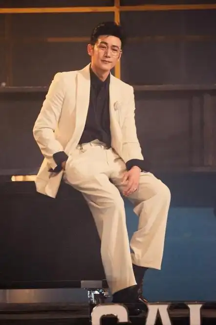 中新人物陆毅48岁出道43年不在意红与不红