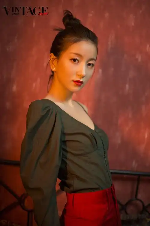 p data-id="gncn40whdj">卢佳,出生于湖南省,中国内地影视女演员