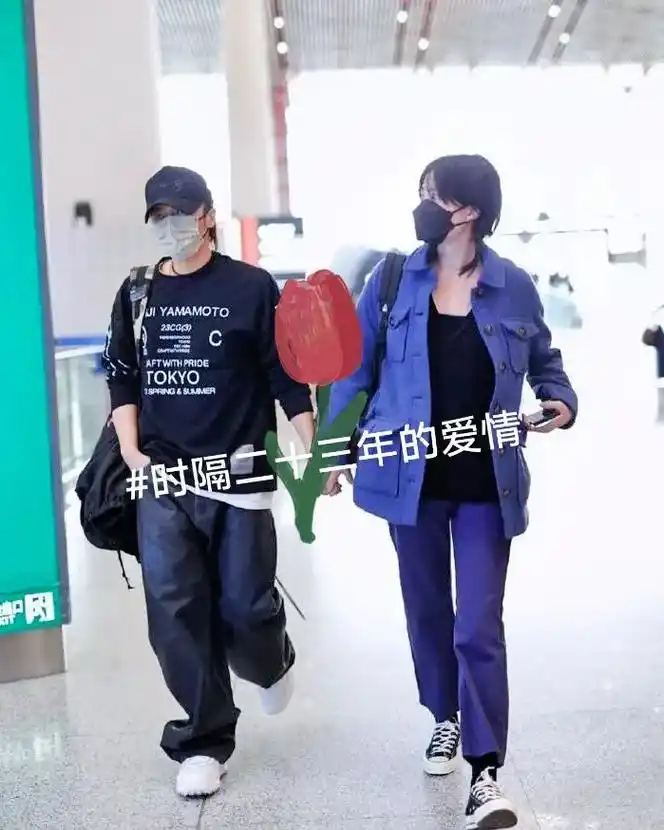 王菲谢霆锋.#抖音图文来了  牵手而行 ,兜兜转转又勇敢在一 - 抖音