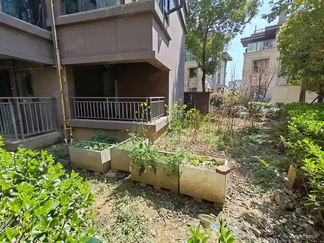 中洲中央公园蓝湖郡3室2厅2卫108㎡南北140万