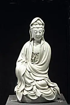 德化窑白釉观音坐像,故宫博物院藏