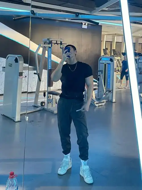 穿运动长裤这款 #courtman野球帝  的运动长裤 真的太帅了不仅显腿长