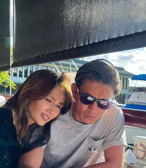 木村拓哉和妻子工藤静香罕见同框,十指紧扣超恩爱,力破婚变传闻