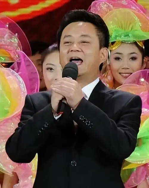 春晚四十年那些精彩的故事:倪萍神级救场,猪年"黑色三分钟"