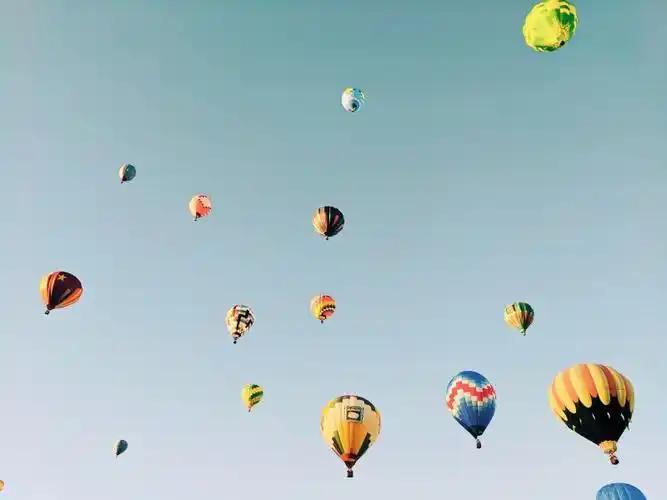 飞上天的热气球图片第3张