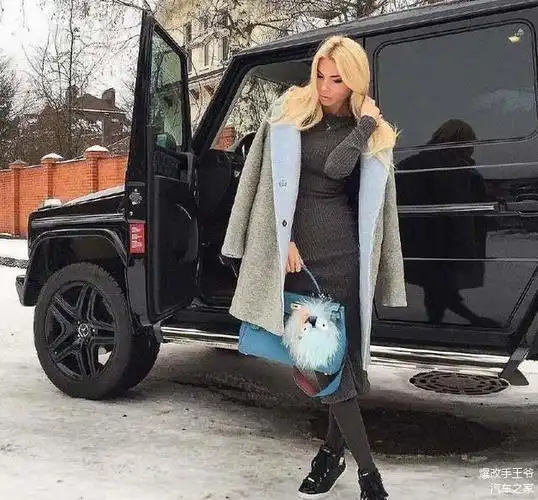 香车美女,奔驰g级!