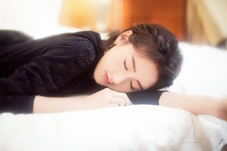 袁冰妍俏丽短发写真曝光