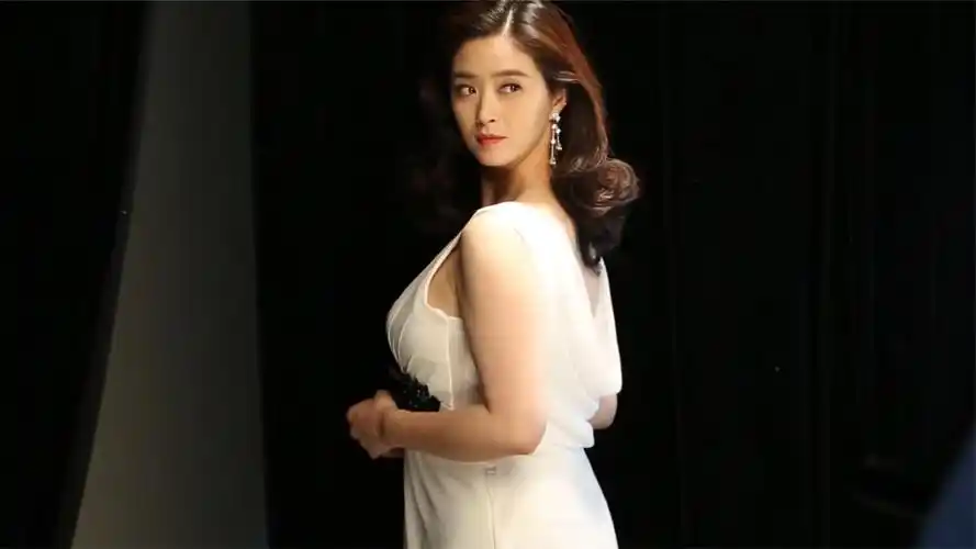 蒋欣被嘲讽太胖了,却被网友反驳:这才是完美的微胖身材