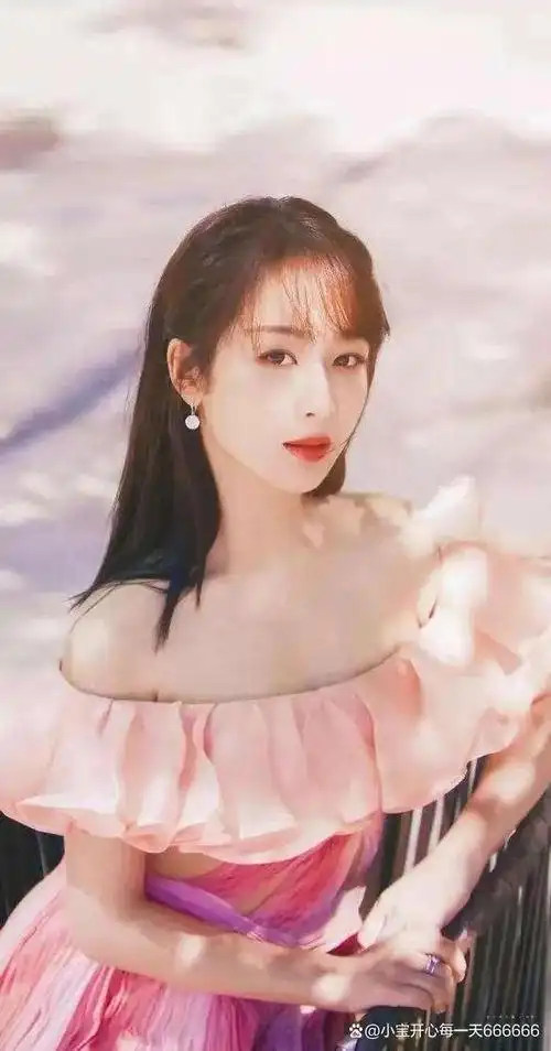 杨紫30岁生日好友纷纷送上祝福!