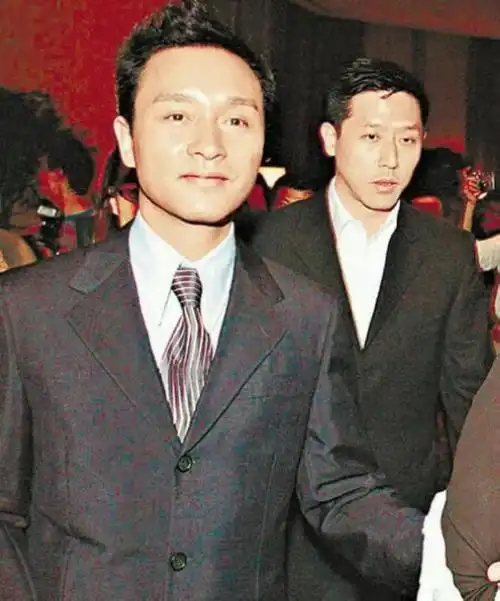 陈奕迅和张国荣的故事简短 _飞翔号