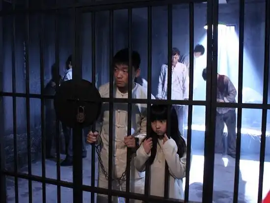 《板凳》拍摄牢狱戏 王宝强受酷刑不忘耍宝(图)