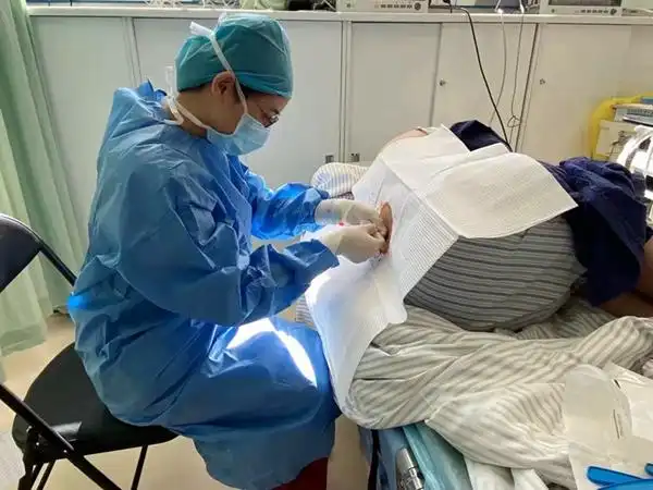 33岁男性患脊髓肌萎缩症在华山医院完成罕见病注射治疗