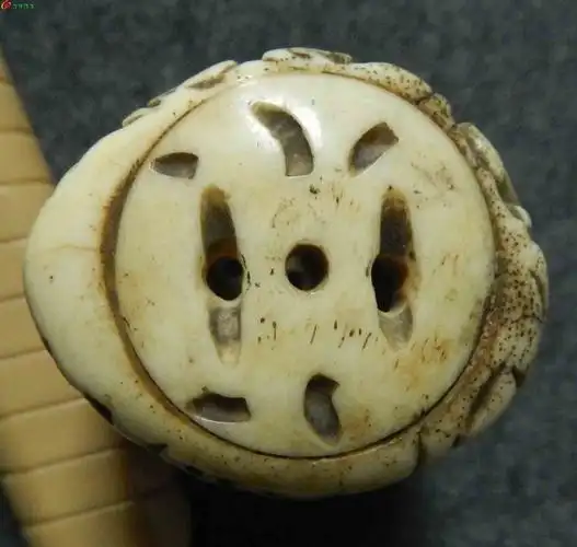 老象骨透雕松鹤延年