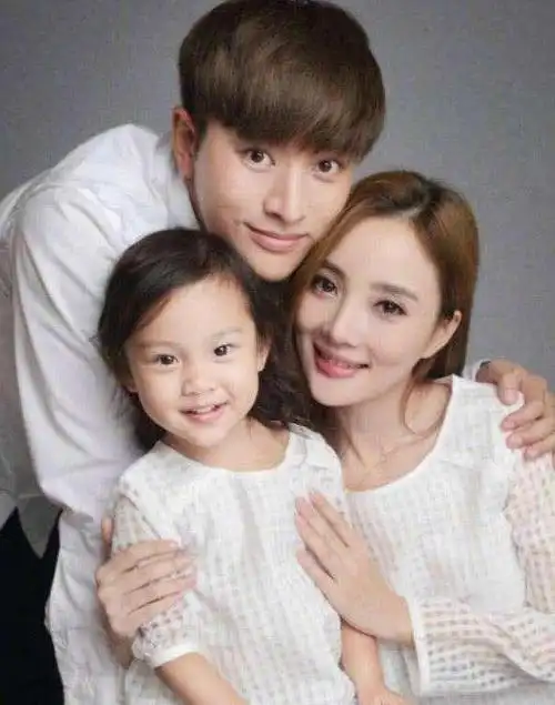 三天两头往前妻家跑,离婚不到3年,贾乃亮,李小璐有了新情况