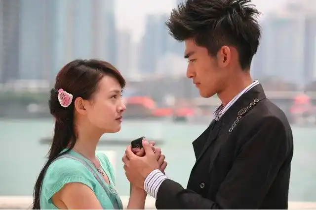 《一起来看流星雨》主演现状:张翰最红,她们整容,被雪藏很落魄