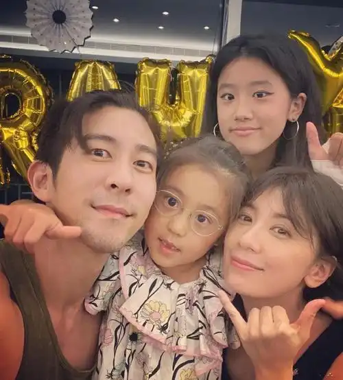 贾静雯庆女儿满6岁,咘咘生日愿望是疫情消失,全家人健