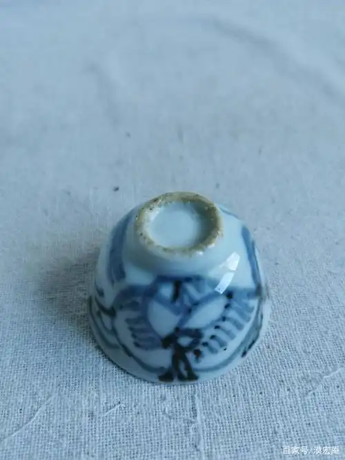 明代民窑青花小酒杯
