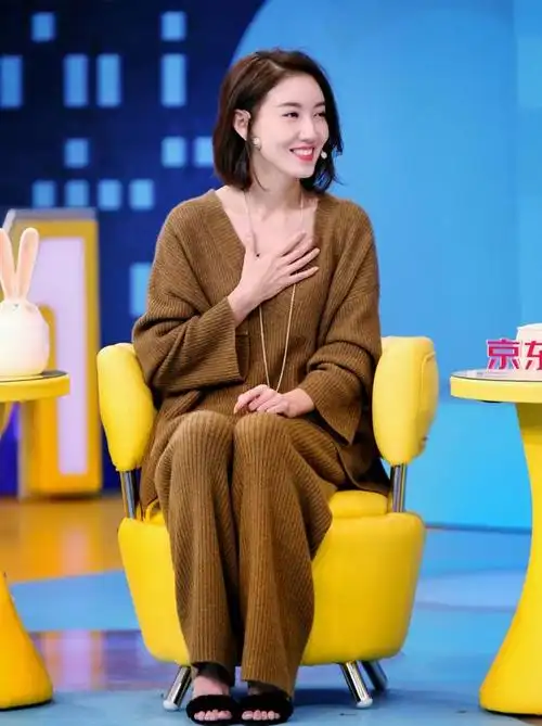 著名演员高露:嫁普通丈夫,婚后连生两胎,如今一家四口其乐融融