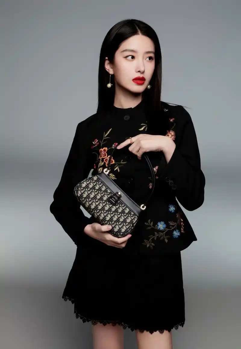 杨采钰的气质真好,很适合当迪奥代言人.