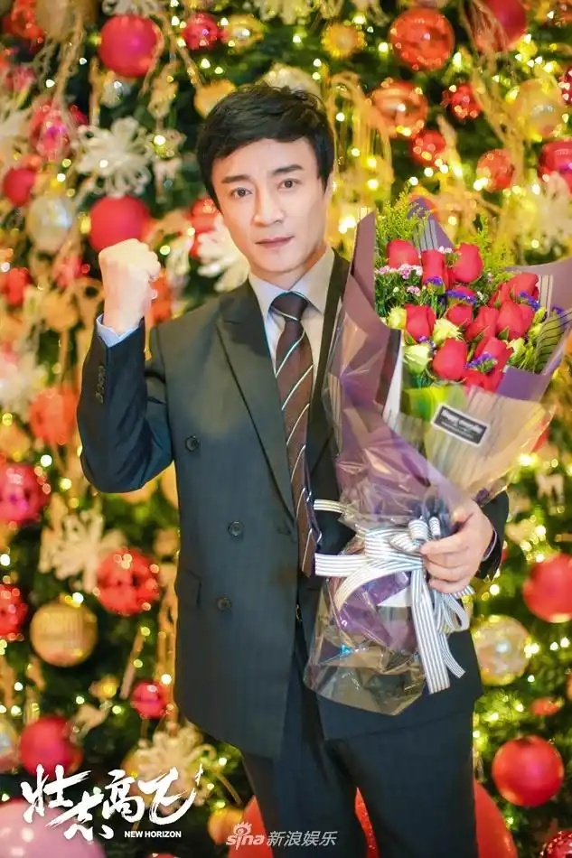 壮志高飞何中华杀青制服机长领航蓝天遨游