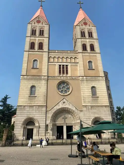 青岛天主教堂圣弥厄尔主教堂