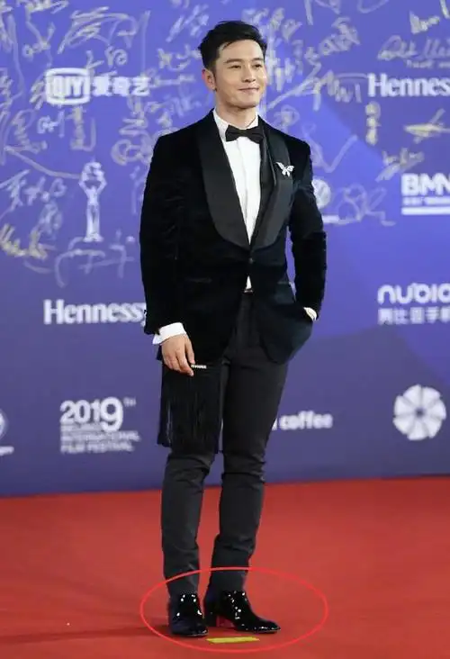 黄晓明现身北京国际电影节,皮鞋还有小心思,网友:教主一米八