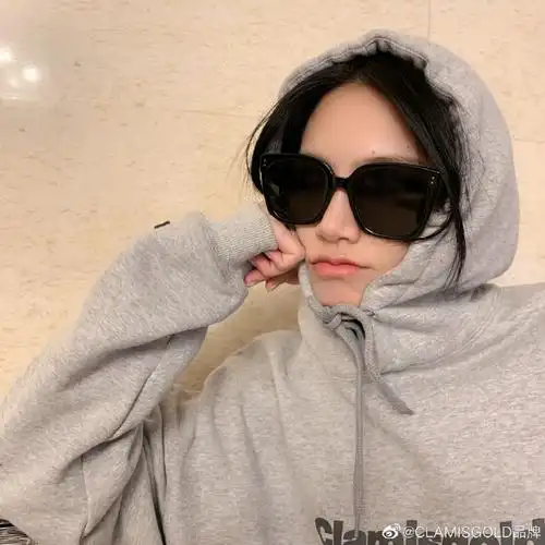 曾可妮给李诞准备一百张自拍头像